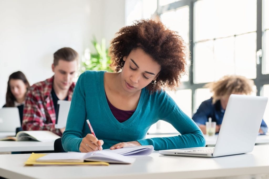 Woman in Class accountancy training